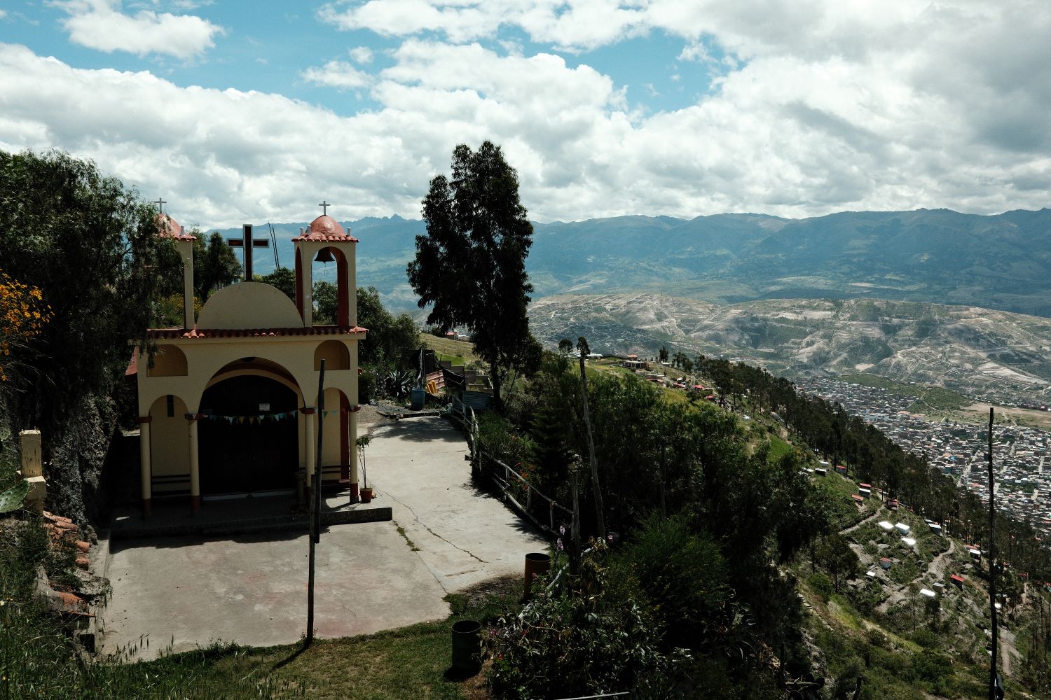 Una església cristiana en un turó de la ciutat d'Ayacucho | © Jannis Prümm